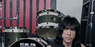 EXCLUSIV!! Marky Ramone: „Artiștii nu trebuie să aștepte să vină totul de la sine, trebuie să se străduiască și ei să facă lucrurile să meargă” (4.12.2008) Marky Ramone la Silver Church (4.12.2008)