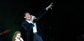 „Vrem să vedem şi talpa lui Gianni Morandi” (cronică de concert, Sala Palatului – 27.10.2012)