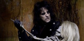 MOJO MUSIC MAGAZINE – ALICE COOPER: „SUNT UN BASIL RATHBONE AL ROCK’N’ROLL-ULUI” (2010)