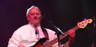 Josef Kappl: „Nu mi-am strâns copilul în braţe până la vârsta de 15 ani“ Josef “Ioji” Kappl explică de ce a lipsit de la concertul Phoenix din 2 August 2022 de la Timișoara