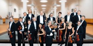 RUSSELL MCGREGOR & JOHANN STRAUSS ENSEMBLE REVIN DE CRĂCIUN ÎN ROMÂNIA