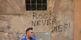 Morrissey a lansat piesa „Spent The Day In Bed” – VIDEO