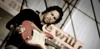 Dan Patlansky, în deschiderea concertului lui Joe Satriani