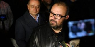 DUPĂ 5 ZILE, PIEDONE A DESCOPERIT CĂ ESTE "OM" (4.11.2015)