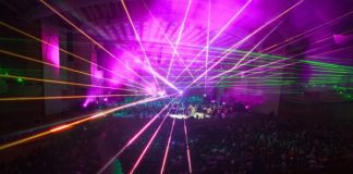 iPad-ul, folosit ca instrument muzical in orchestra in show-ul ”The Masterpiece Experience”