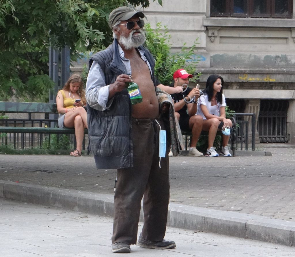 FĂRĂ ADĂPOST, DAR VACCINAȚI? DISPAR ECHIPELE. LACRIMI DE AUR.