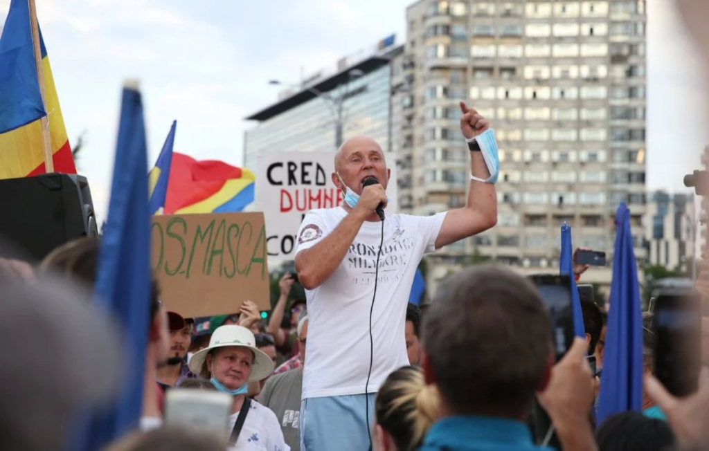 Dragă Mugur Mihăescu, te rog, nu te mai lupta pentru mine. Stai în casă!