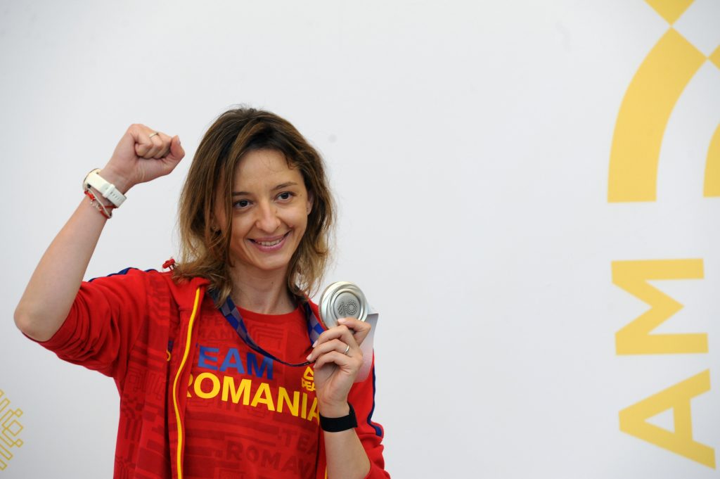 Jos pălăria pentru Ana Maria Popescu! Rușine presei din România și ministrului Eduard Novak!