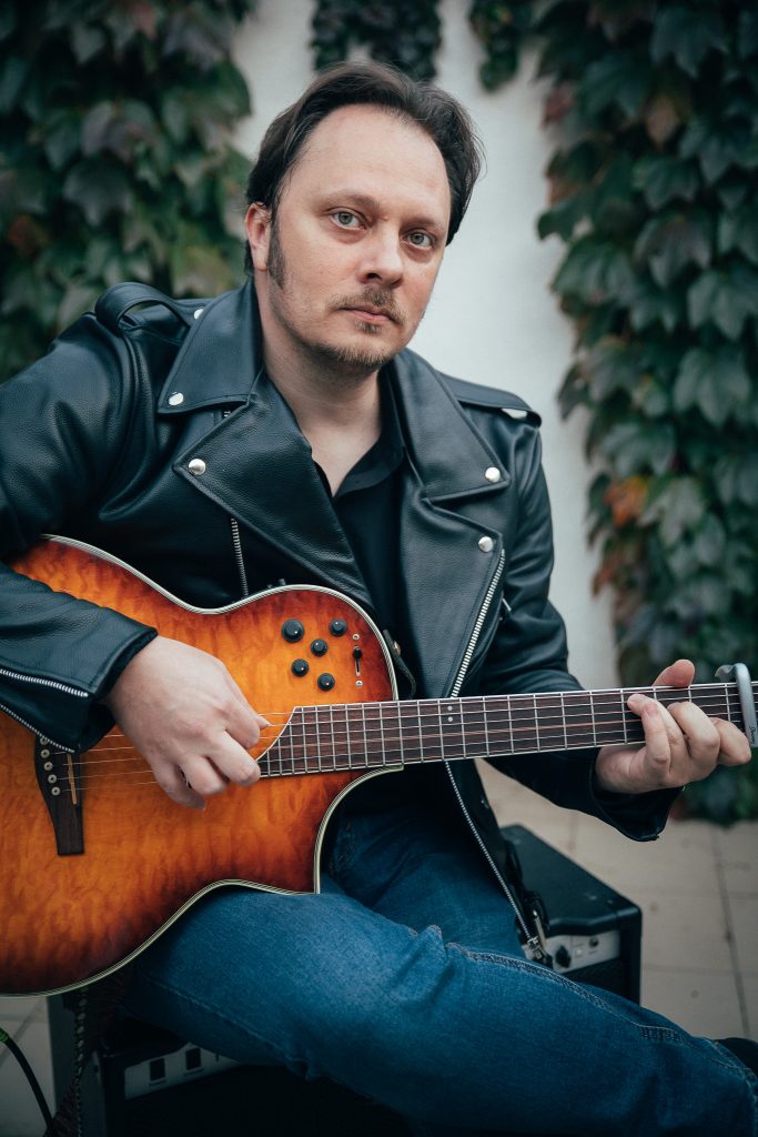 Mihai Cosmescu lansează cel de-al doilea single, „Who Knows Where” - Video