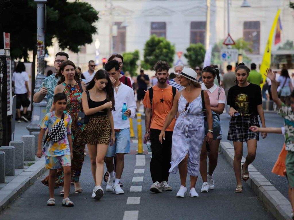 Un nou weekend la „Străzi deschise, București - Promenadă urbană”: spectacole de teatru, dans și show-uri vor anima Calea Victoriei și Strada Novaci din sectorul 5 al Capitalei 