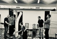 Celebrul regizor Yuri Kordonsky revine în România și montează Metamorfoza de Franz Kafka la Teatrul EXCELSIOR (22 și 23 noiembrie, respectiv 19, 20 și 21 decembrie 2025) Celebrul regizor Yuri Kordonsky revine în România și montează Metamorfoza de Franz Kafka la Teatrul EXCELSIOR (22 și 23 noiembrie, respectiv 19, 20 și 21 decembrie 2025)